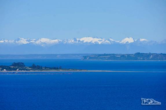 A cordilheira dos Andes vista de Isla Quinchao, no arquipélago de Chiloé, no sul do Chile